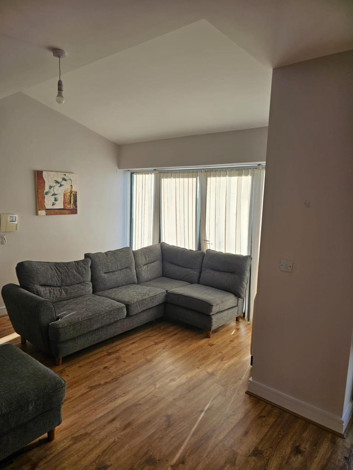 Cozy 2 Bedroom Apartment Килкенни Экстерьер фото
